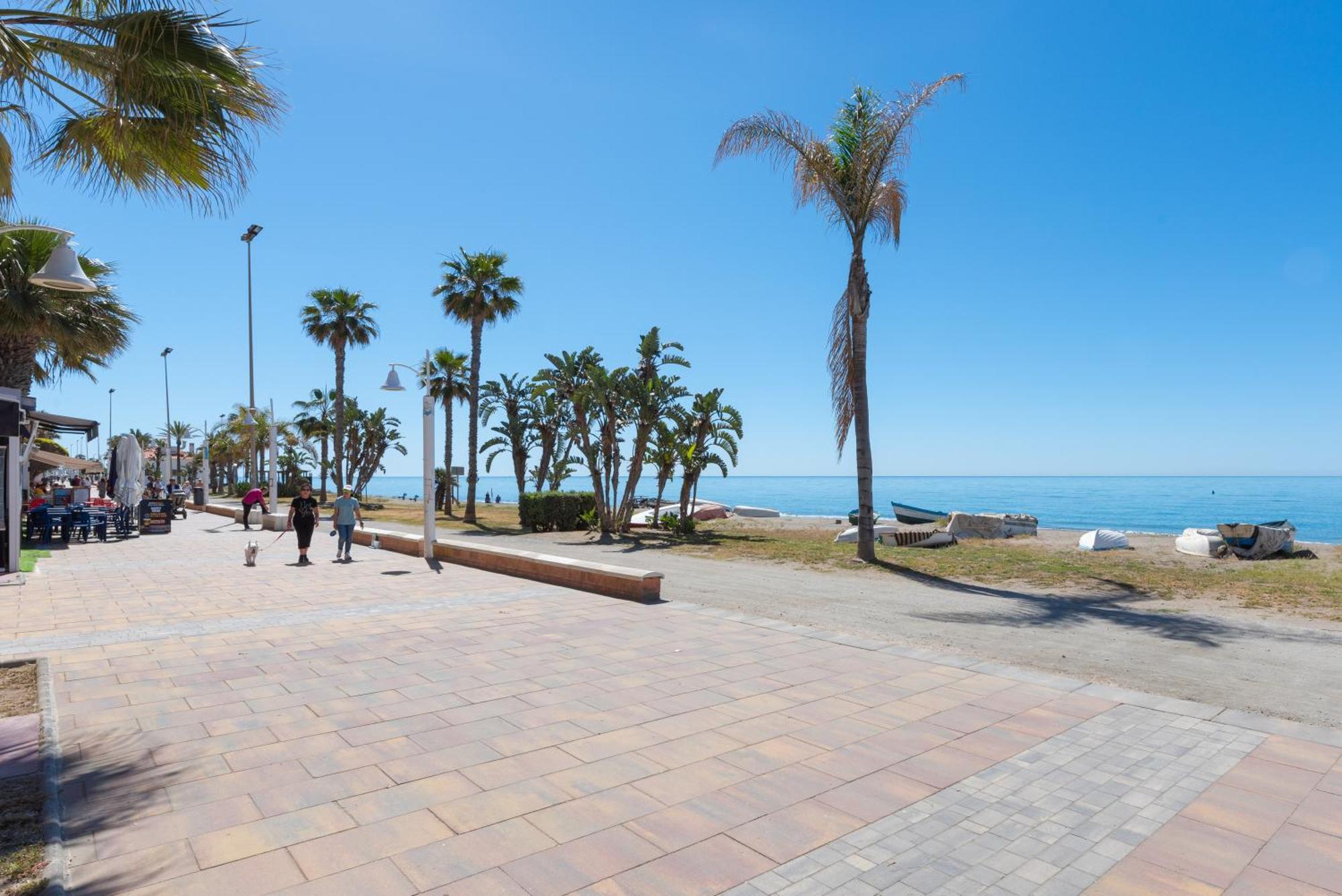 Wintowinrentals 1ª Linea De Playa, Parking Y Wifi Rincón de la Victoria Exteriör bild